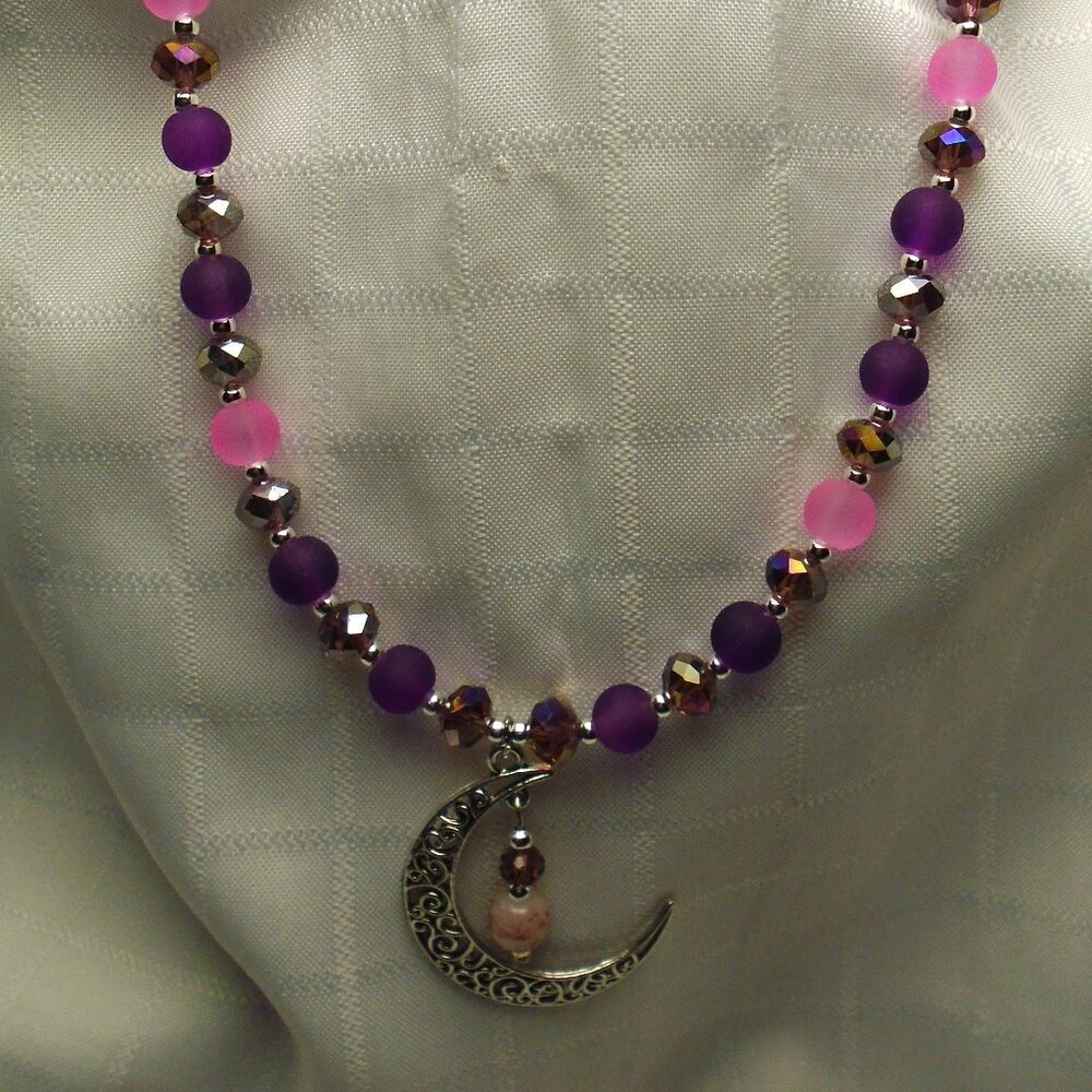 No105 Beautiful handmade long necklace with silver moon pendant & earrings - Picture 2 of 9